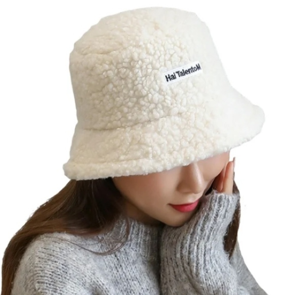 Japanese Brand Streetwear 
Hai Talento M Sherpa Bucket Hat